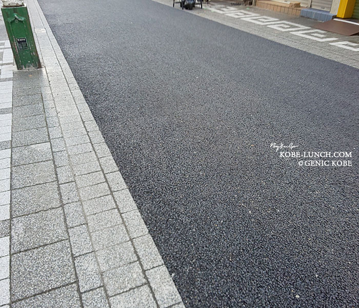 南京町の道が舗装されて綺麗