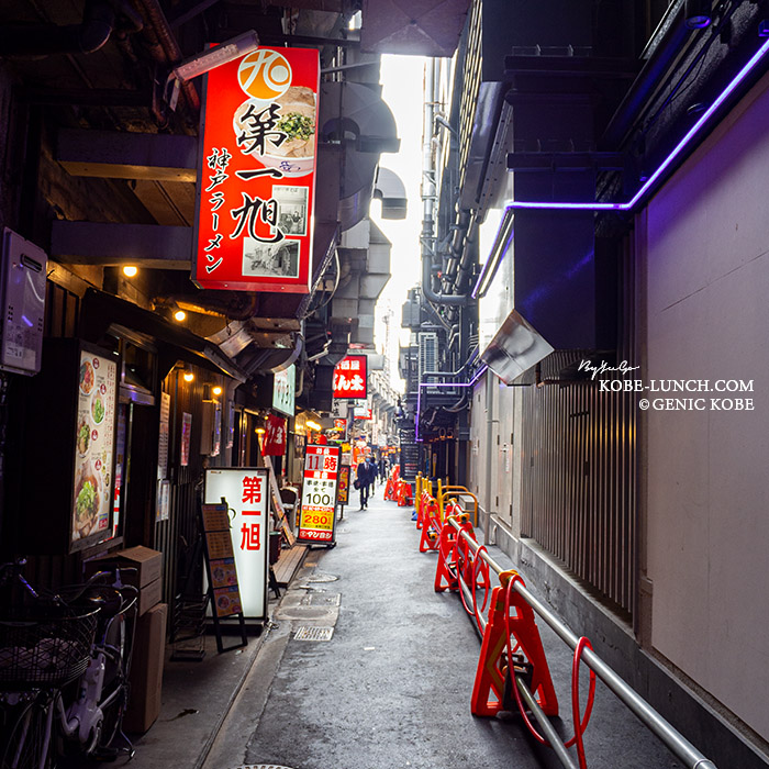 神戸三宮阪急ビルエキゾ裏側