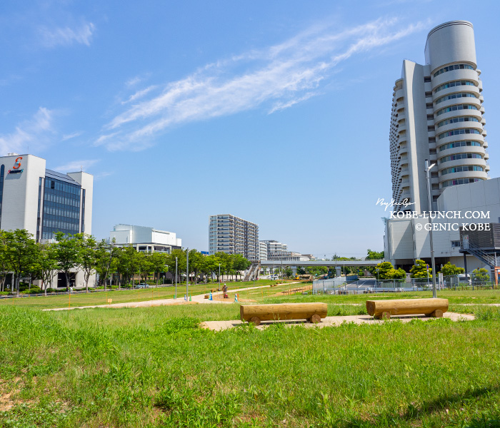 ポートピアホテルの横に広場