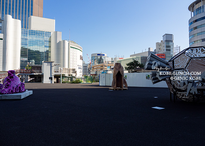 JR三ノ宮駅前に「六甲ミーツ・アート芸術散歩 2021」