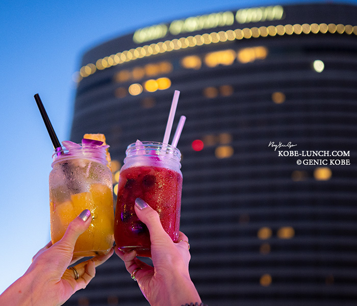 神戸のポートピアホテルのナイトプールに行きました