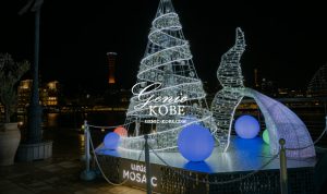 umieモザイクに大きなクリスマスツリーが登場中・ポートタワーとの絵