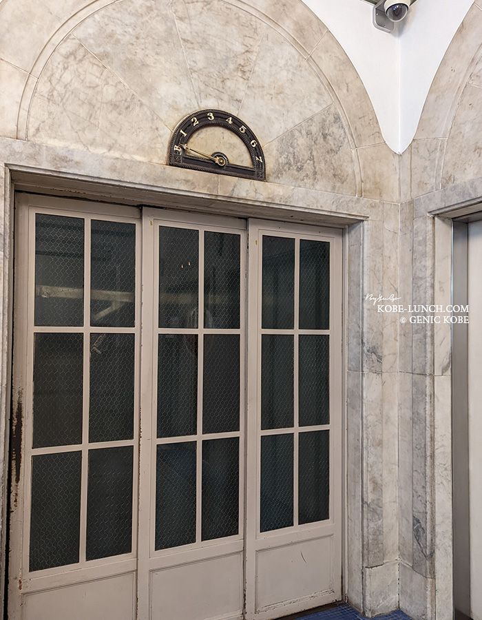 神戸商船三井ビル 手動エレベーター