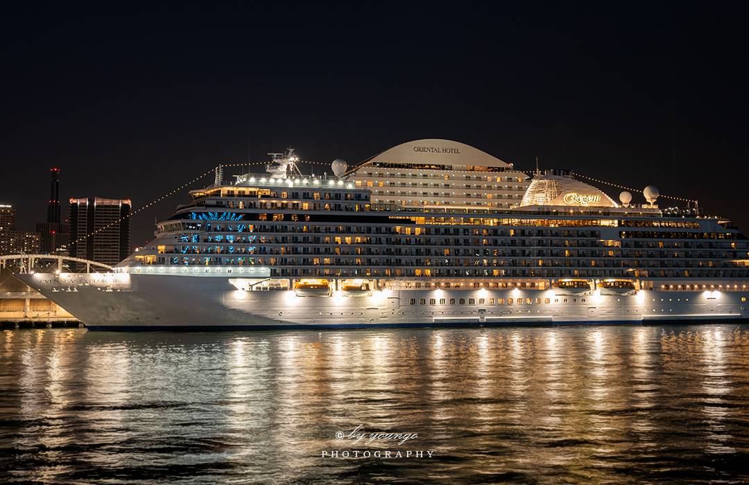 神戸港に豪華客船
