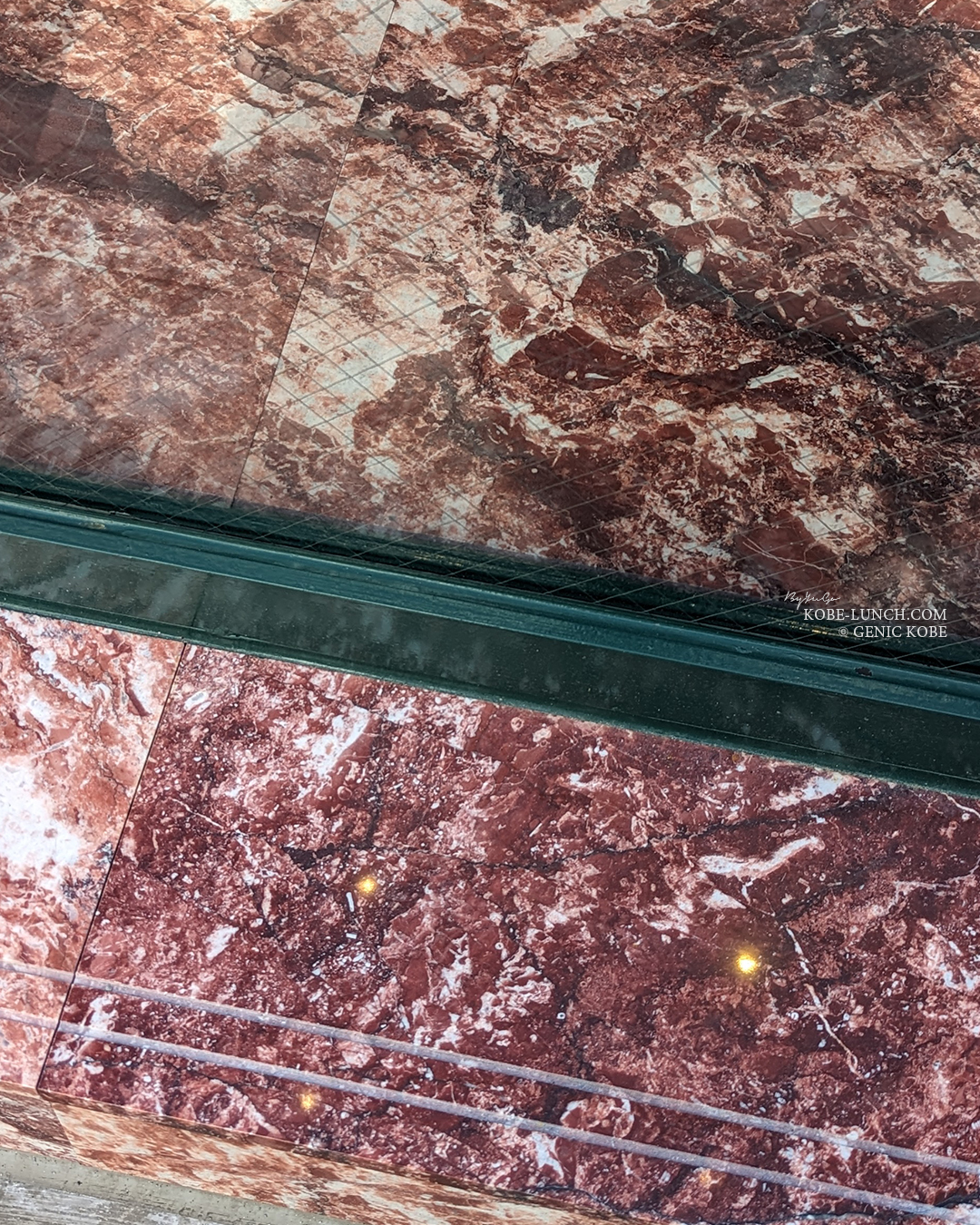 オフィシーヌ・ユニヴェルセル・ビュリー神戸店