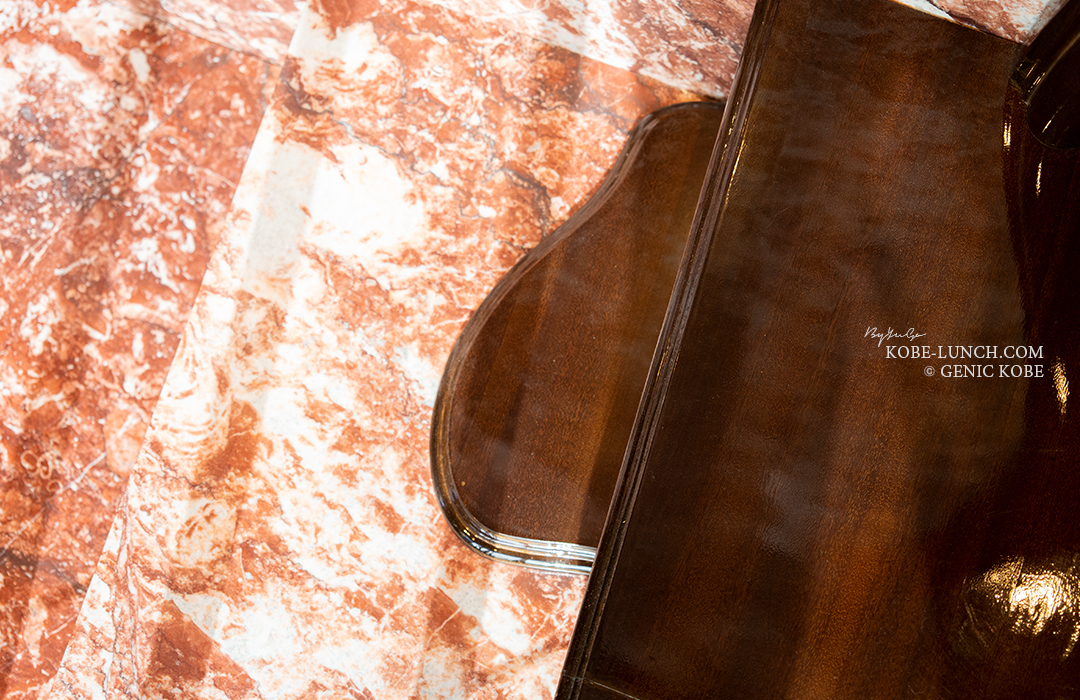 オフィシーヌ・ユニヴェルセル・ビュリー神戸店