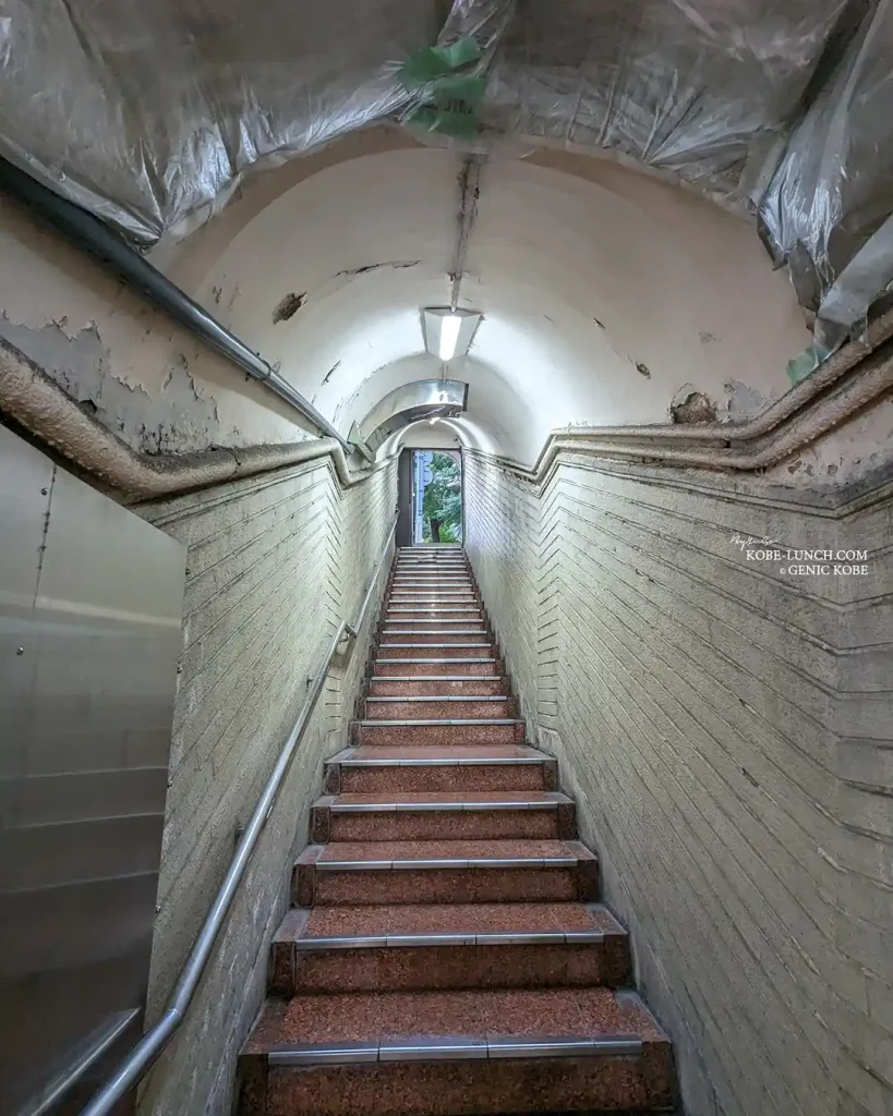 三宮のガリバートンネル