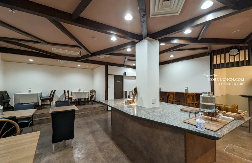 町洋食　晴耕雨読 神戸 インテリア