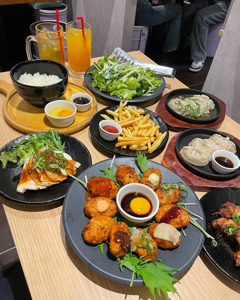三ノ宮の「鶏のとりこ」さんで食べ飲み放題！
