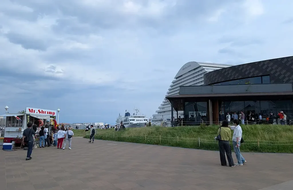 神戸メリケンパークで「ALOHA KOBE 2025」