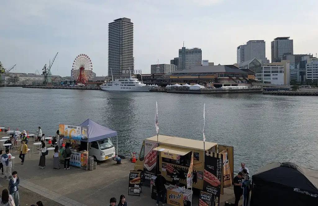 神戸ポートタワー前のミートフェア2025