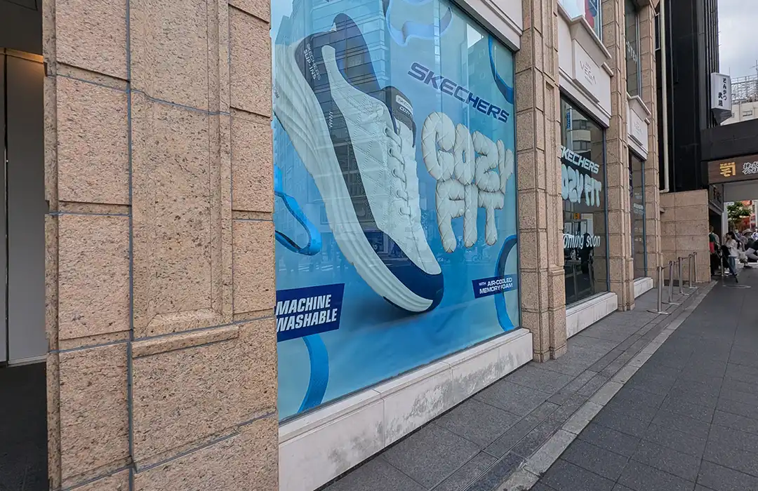 神戸大丸前に「SKECHERS（スケッチャーズ）」ができてる