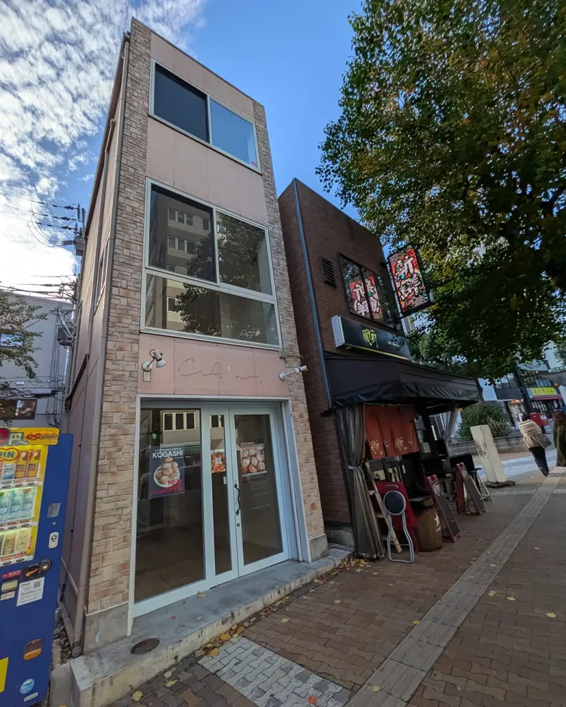 【コガシ】神戸元町に1個80円ミニブリュレシュークリーム専門店がオープンするよ！