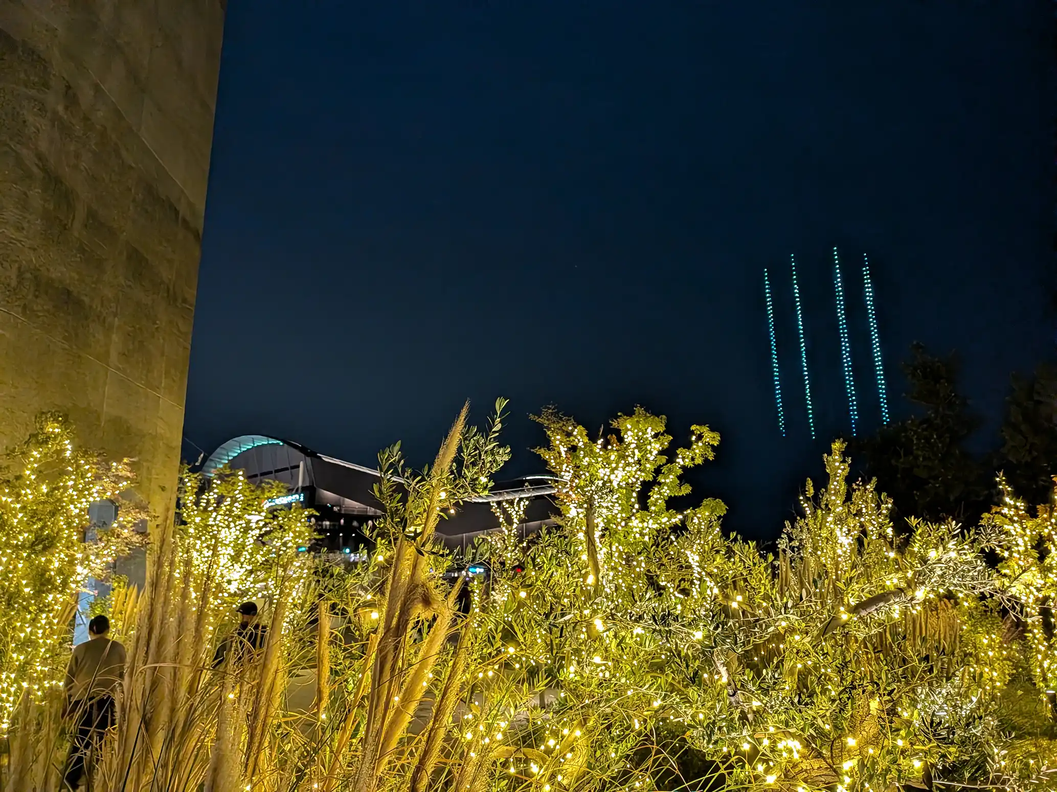 関西初上陸のアート志向ドローンショーを見てきた、『LIGHTDANCe presented by AGEHARIDe』