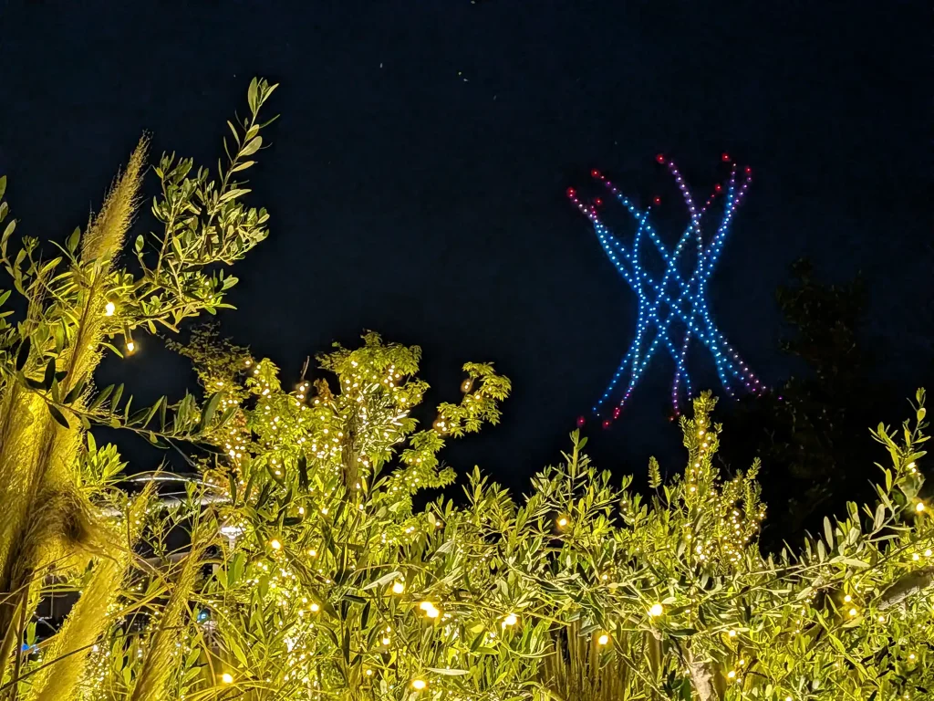 関西初上陸のアート志向ドローンショーを見てきた、『LIGHTDANCe presented by AGEHARIDe』