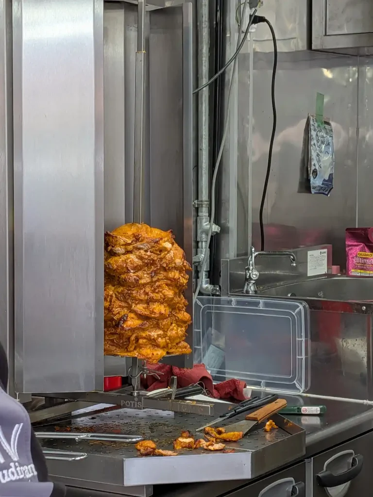 JR元町駅前の「KOBE KEBAB」さんでケバブをテイクアウトしたよ